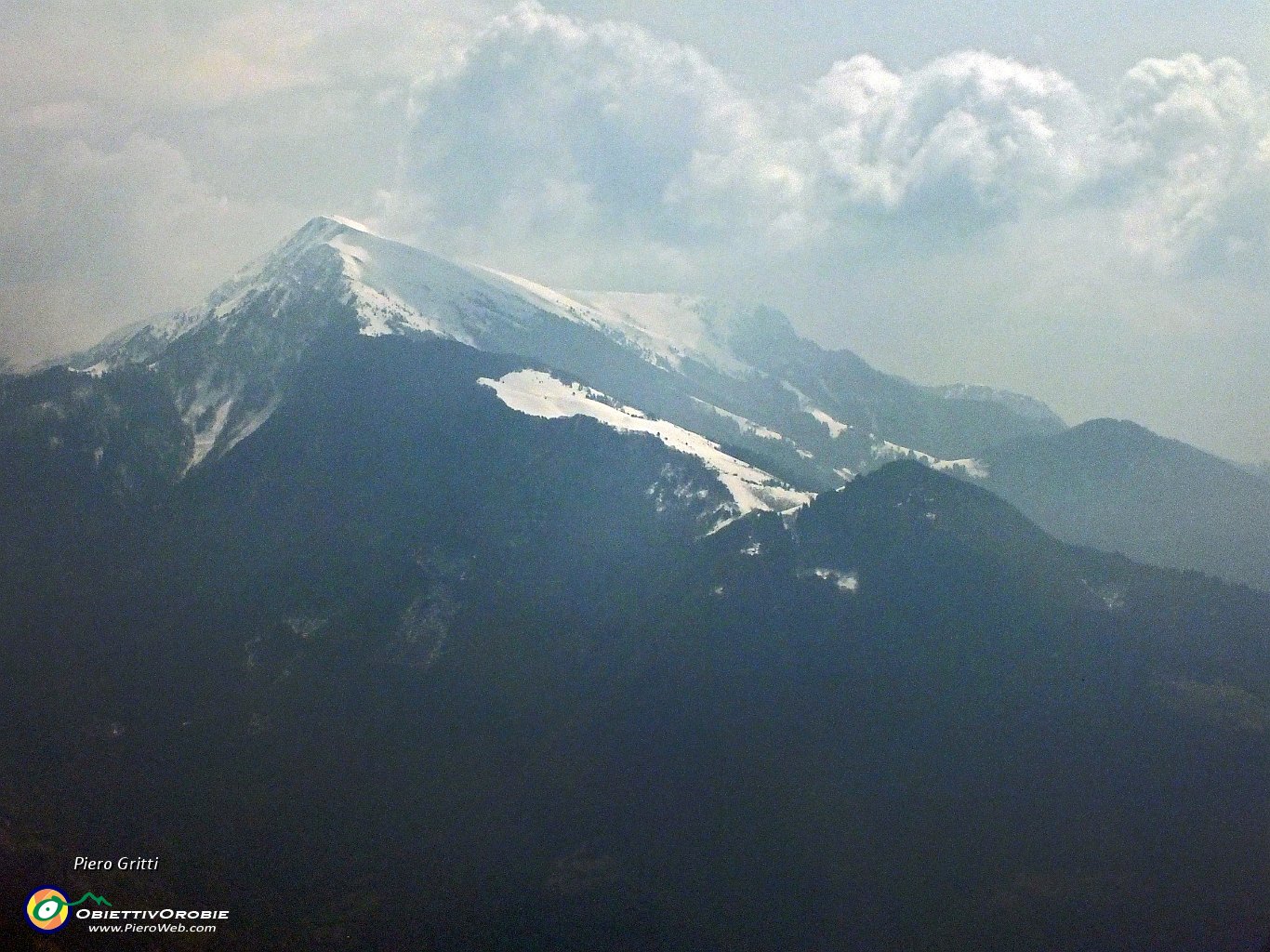 55 Si vede anche il Monte Guglielmo....JPG